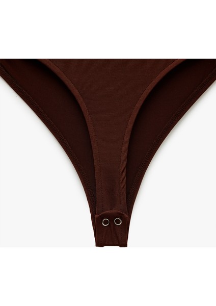 Degaje Yaka Slim Fit Drapeli Askılı Çıtçıtlı Body fırsatları