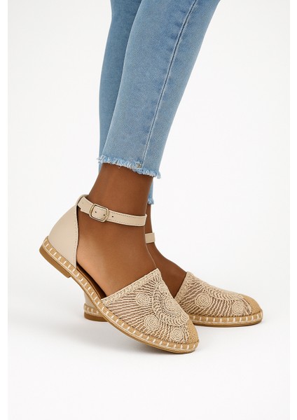 El Işçiliği Şıklığı: Yazın Vazgeçilmezi Hasır Espadril Sandalet indirimleri