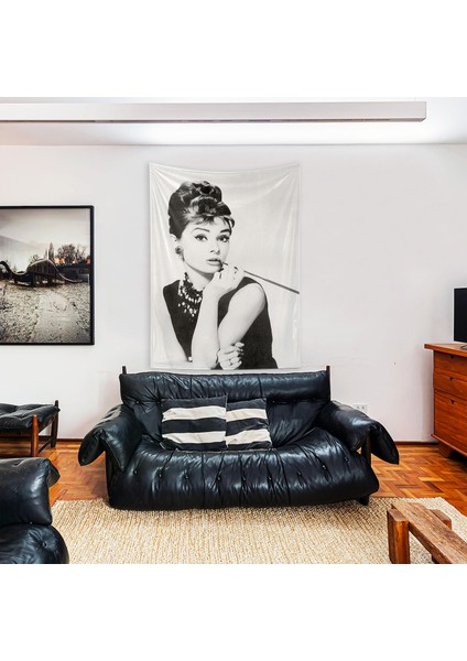 Audrey Hepburn Duvar Örtüsü - 100 cm x 135 cm