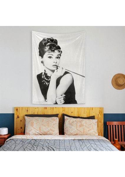 Audrey Hepburn Duvar Örtüsü - 100 cm x 135 cm
