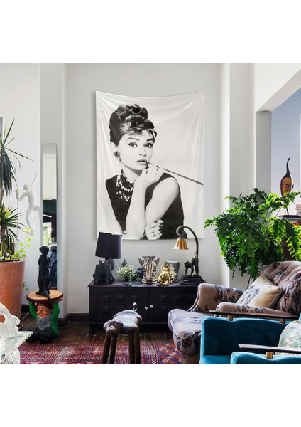 Audrey Hepburn Duvar Örtüsü - 100 cm x 135 cm