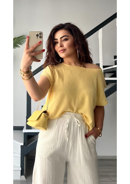 Sarı Kayık Yaka Merserize Bluz