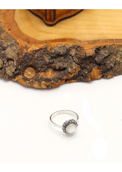 Sedef Taşlı Papatya Model 925 Ayar Gümüş Markazit Kadın Yüzük 201024240 modelleri