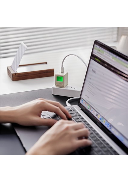 Retro 35 Gan Şarj Cihazı - Beyaz