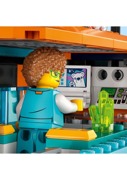 City Kutup Keşif Kamyonu ve Mobil Laboratuvarı 60378-9 Yaş ve Üzeri