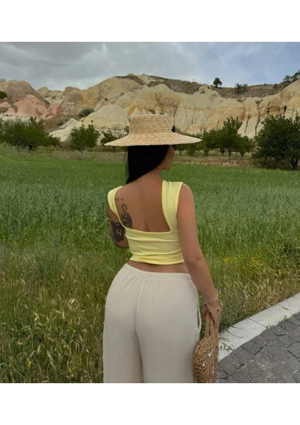 Sırt Dekolteli Kolsuz Yuvarlak Yaka Bluz