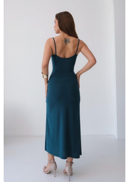 Kadın İnce Askılı Degaje Yaka Sandy Petrol Yırtmaçlı Midi Boy Elbise modelleri