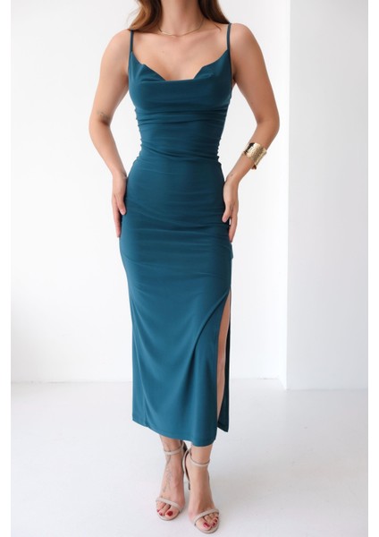 Kadın İnce Askılı Degaje Yaka Sandy Petrol Yırtmaçlı Midi Boy Elbise fırsatları