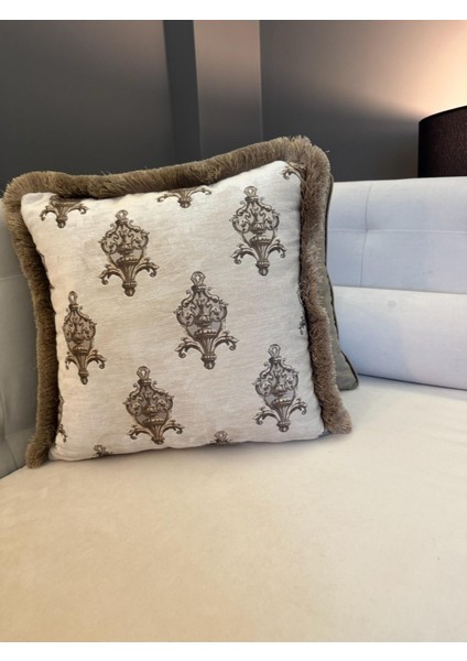 Madalyon Püskül Detaylı Kırlent Kılıfı Vizon