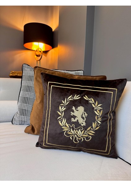 Kraliyet Aslanı Sembolü Nakışlı Kırlent Kılıfı