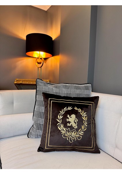 Kraliyet Aslanı Sembolü Nakışlı Kırlent Kılıfı modelleri