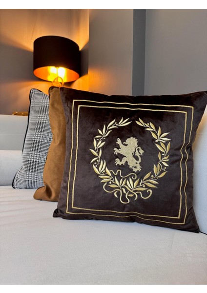 Kraliyet Aslanı Sembolü Nakışlı Kırlent Kılıfı fırsatları