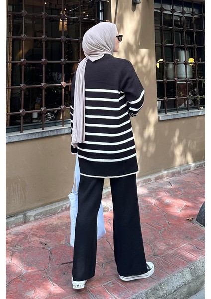 Çizgili Yaka Düğme Detaylı Triko Takım Siyah fırsatları