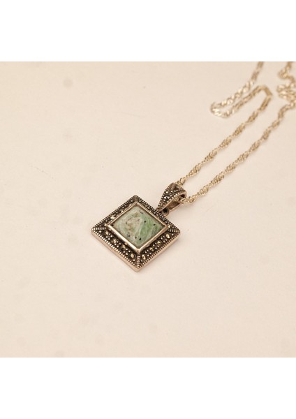 Kare Gümüş Zincirli Oltu Zümrüdü Kolye