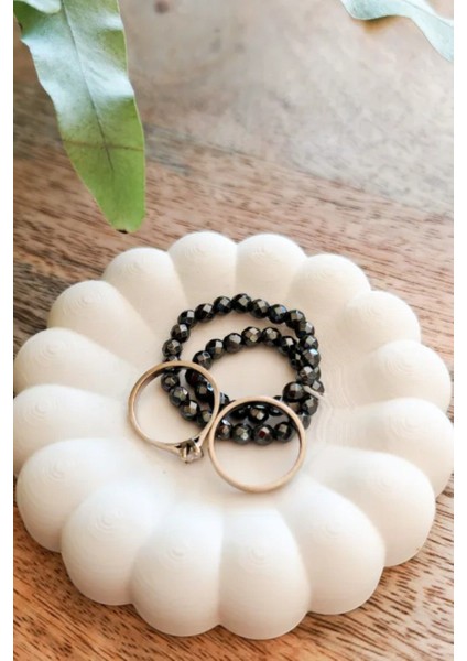 Beyaz yüzük ve takı sergileme seti, şık ve pratik dekoratif ürünler