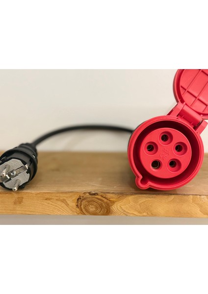- Cee Norm Adaptör 3x2,5 Ttr 1/16A Fış - 5/32A Prız (30CM Kablolu) - BKT-0111-2211