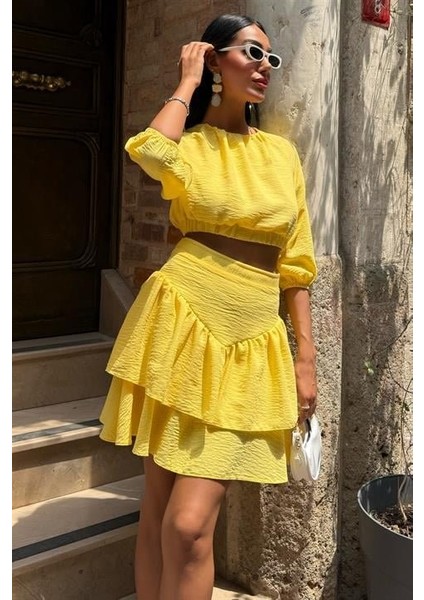 AYDOGANTICARET44 Crop Bluz ve Kat Kat Etekli Takım 10207