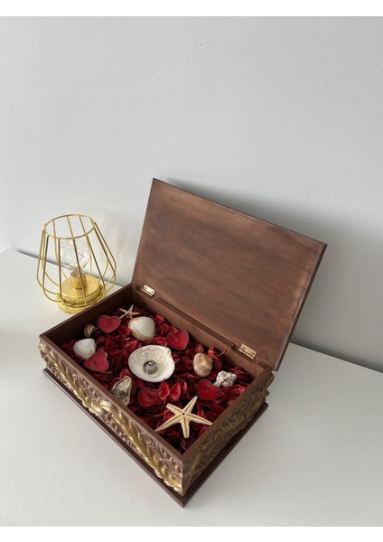 El Boyaması Çelenk Temalı Ahşap Noel Hatıra Kutusu, Renkli ve Şık Tasarım