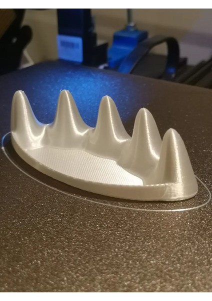 Beyaz takı düzenleyici stand, şık ve kullanışlı tasarım, tek parça, plastik materyal