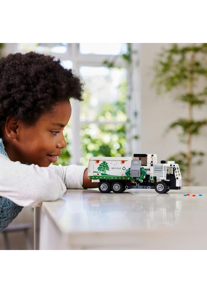 Technic Mack Lr Electric Çöp Kamyonu 42167-8 Yaş ve Üzeri (503 Parça)