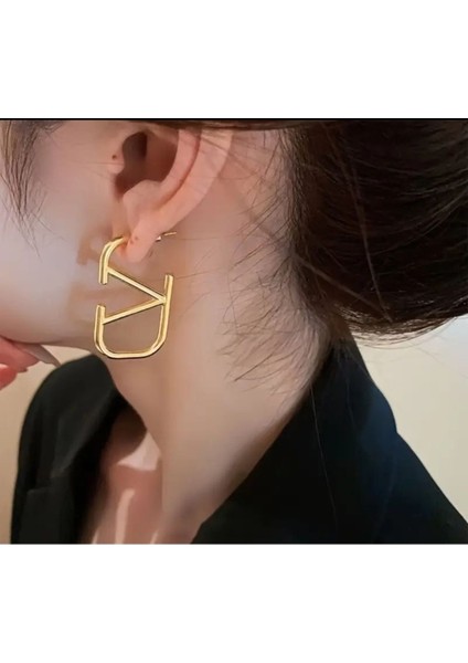 Kadın , Genç V Model Gold Renk Küpe