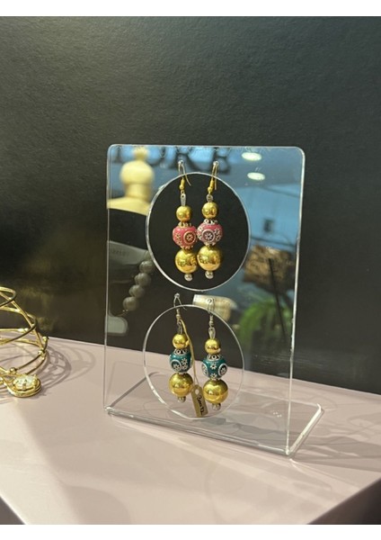 Şeffaf akrilik küpe standı, beyaz renk, tek parça, şık ve kullanışlı tasarım