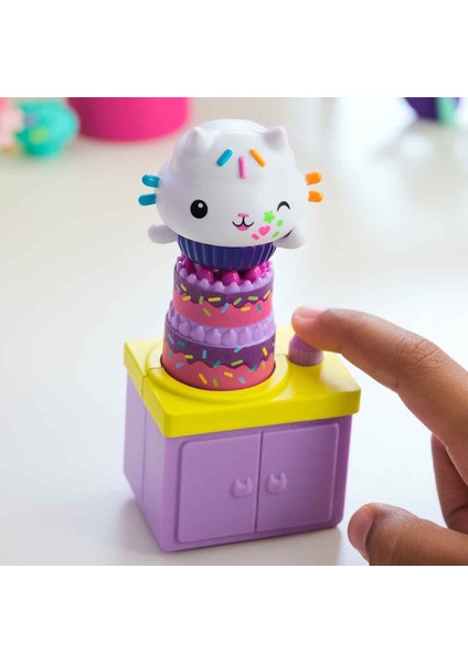 gabby's Doll House Cakey'in Doğum Günü