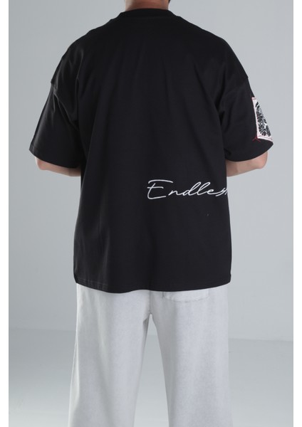 Yama Desenli Siyah Tasarım T-Shirt indirimleri