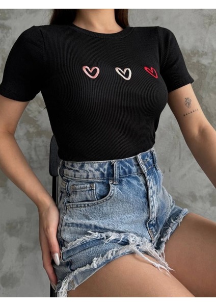 Üçlü Kalp Nakışlı Bluz