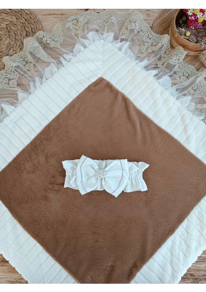 03 Yenidoğan Wool Yün Kumaş Taç Nakışlı Güpür Duvaklı Fiyonk Prizma Taş Unisex Kundak Bebek Battaniyesi Kahverengi indirimleri