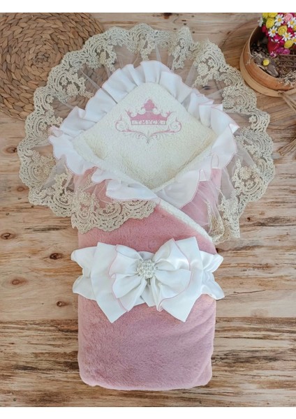 Yenidoğan Wool Yün Kumaş Taç Nakışlı Güpür Duvaklı Fiyonk Prizma Taş Unisex Kundak Bebek Battaniyesi Pembe