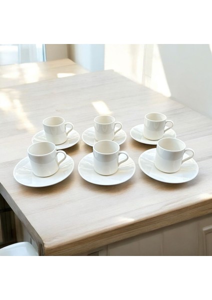 Altı kişilik şık ve zarif porselen kahve fincan takımı, beyaz renk modelleri