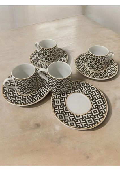 Modern desenli 4 kişilik beyaz ve altın detaylı porselen kahve fincan seti