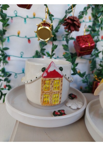 El yapımı yeni yıl temalı kırmızı kalp detaylı şık kahve fincanı