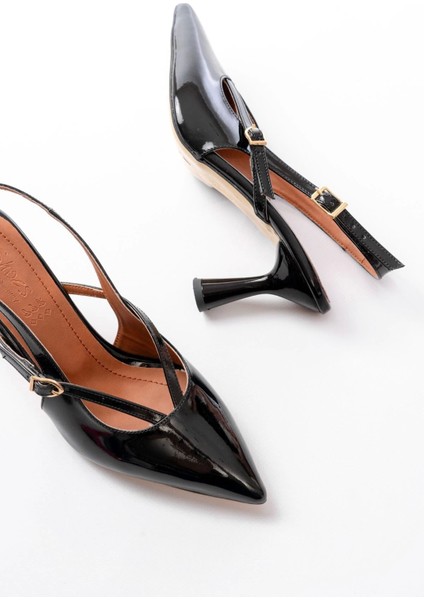 4962 Siyah Rugan Sivri Burun Tokalı Yuvarlak Topuk Kadın Sandalet indirimleri