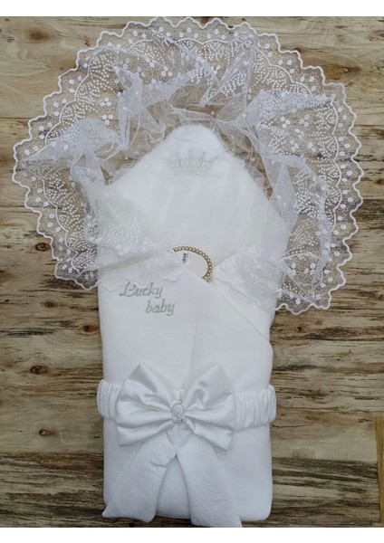 03 Yenidoğan Sahra Taç Lucky Baby Nakışlı Kumru Kundak Bebek Battaniyesi Ekru