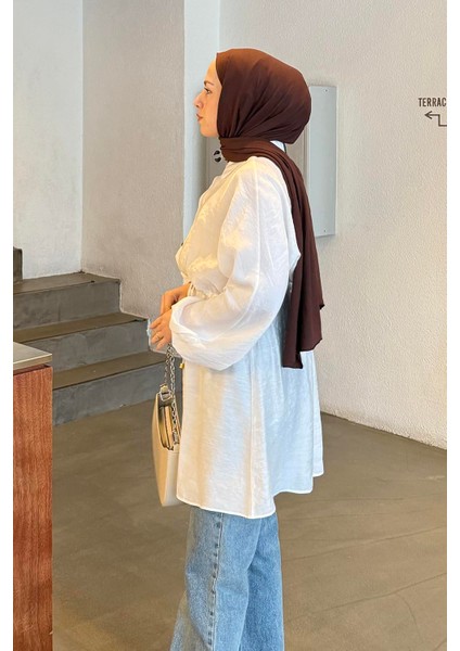 Belden Büzgülü Kolları Lastikli Tesettür Gömlek Beyaz