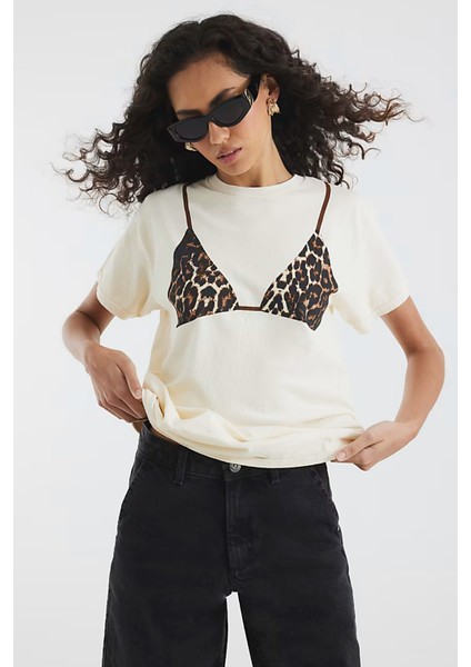 Kırık Beyaz Renk Leopar Bikini Desenli %100 Pamuk Kadın Oversize Tişört modelleri