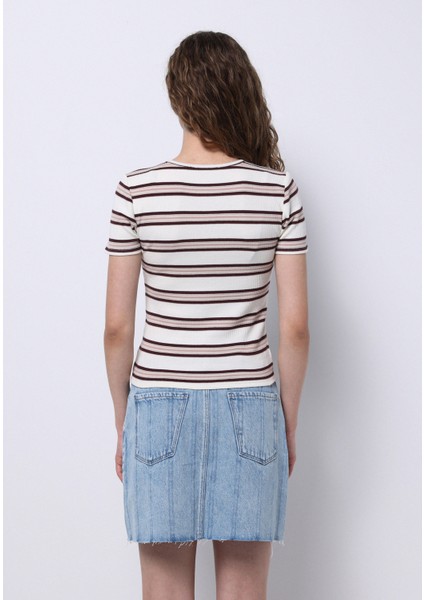 Slim Fit Yuvarlak Yaka Çizgili Kadın Ekru Kısa Kol Tişört fiyatları