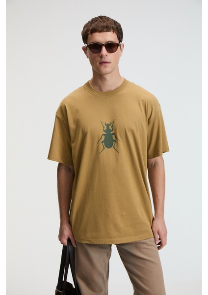 Bold Erkek %100 Pamuk Oversize Fit Baskılı Kısa Kollu Yuvarlak Yakalı Koyu Bej T-Shirt