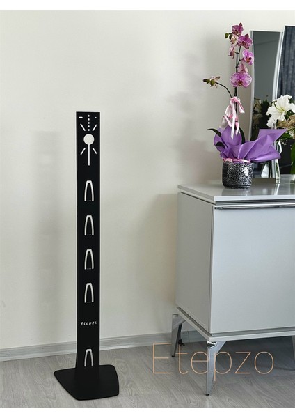 Etepzo Tasarım Tescilli Dikey Şarjlı Süpürge Standı - 1,2 mm Kule + 4 mm Ağır Taban, 6 Başlık Tutucu, Kablo Düzenleyici indirimleri