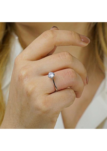 Kalp Detaylı 925 Ayar Gümüş Tektaş Yüzük