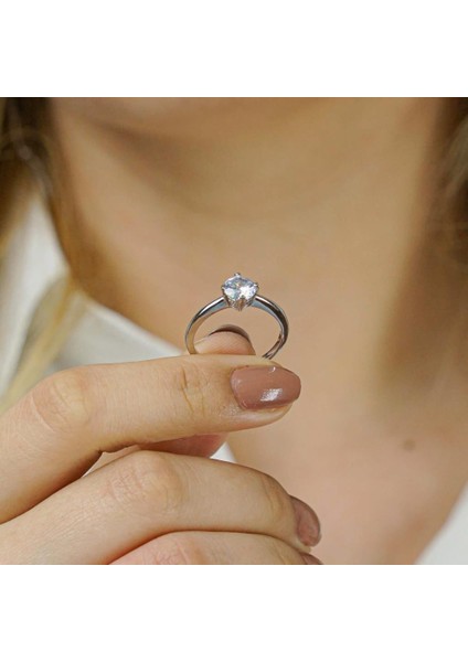 Kalp Detaylı 925 Ayar Gümüş Tektaş Yüzük fiyatları