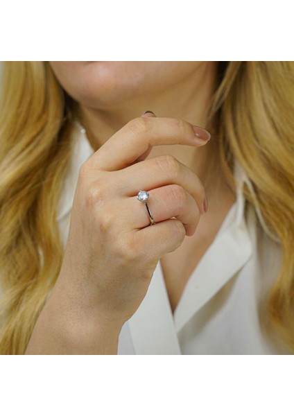 Kalp Detaylı 925 Ayar Gümüş Tektaş Yüzük modelleri