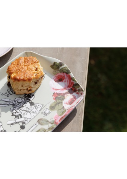 x V&a Alice In Wonderland Melamin Servis Tepsisi 31X15CM