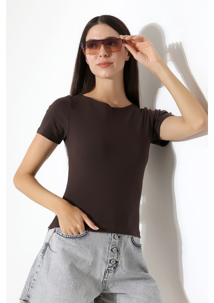 Ribana Kumaş Kayık Yaka Kısa Kol Basic Kadın T-Shirt 21996 Kahve