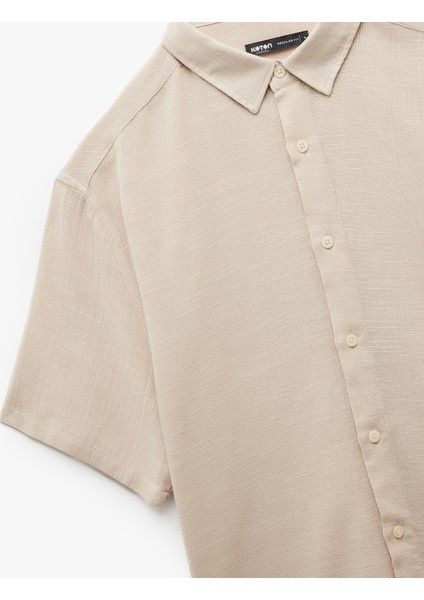 Regular Fit Dokulu Klasik Yaka Pamuk Viskon Karışımlı Kısa Kollu Gömlek modelleri