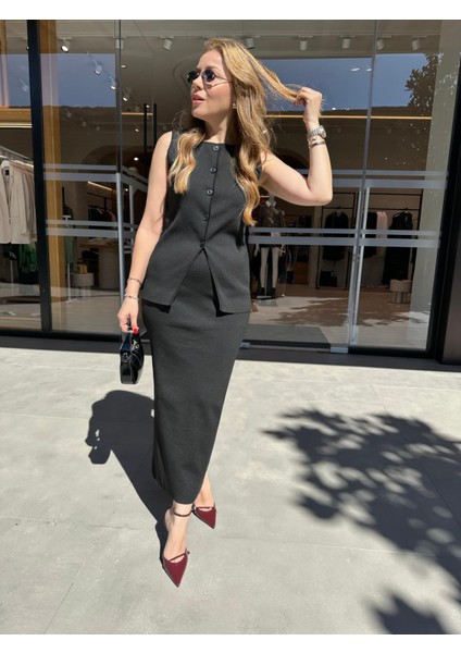 Siyah Bisiklet Yaka Yelekli Takım indirimleri