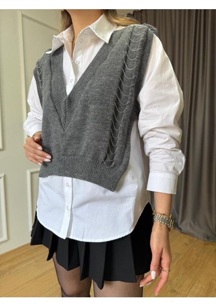 Gri Süveterli Zincir Detay Gömlek