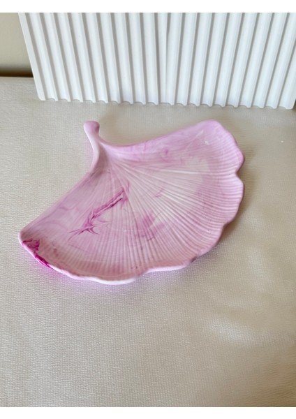 El Yapımı Minimalist Pembe Ginkgo Yaprağı Takı & Sunum Tabağı